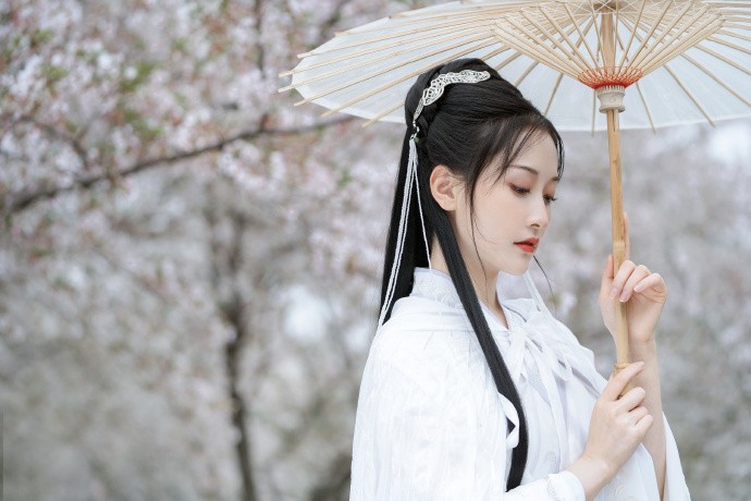 过春天 封面